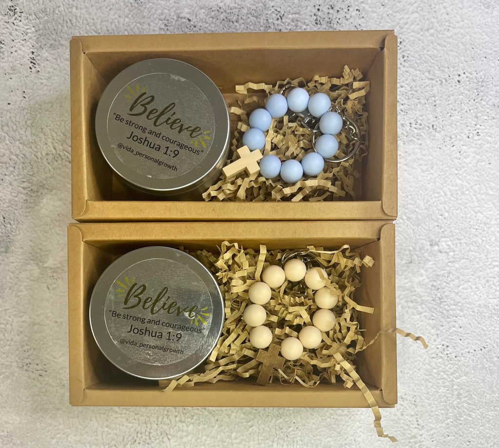 Regalos católicos, regalo de confirmación, regalo de bodas, vela de cera de soja, llavero de década, favores del rosario, caja de regalo católica