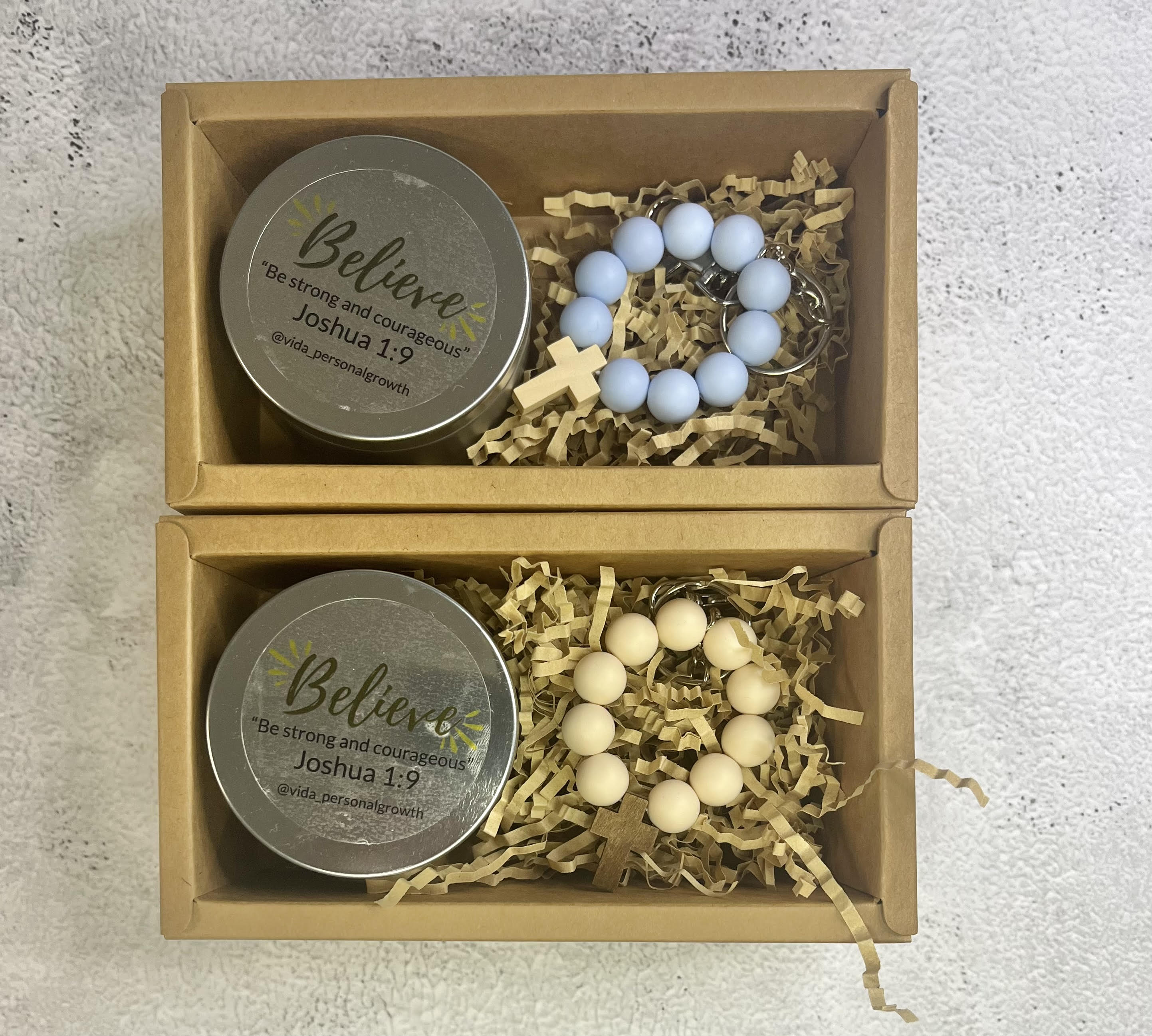 Regalos católicos, regalo de confirmación, regalo de bodas, vela de cera de soja, llavero de década, favores del rosario, caja de regalo católica