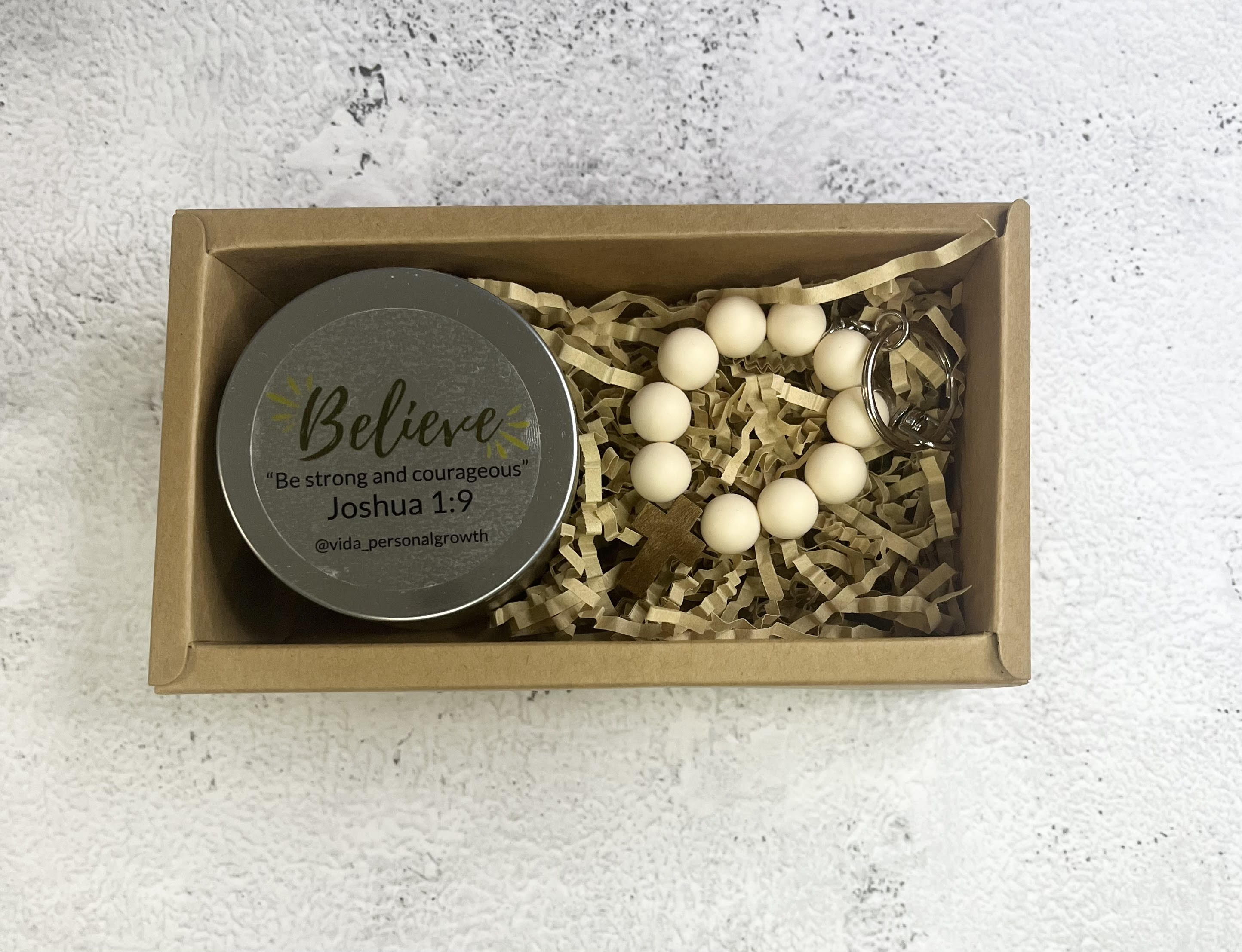 Regalos católicos, regalo de confirmación, regalo de bodas, vela de cera de soja, llavero de década, favores del rosario, caja de regalo católica