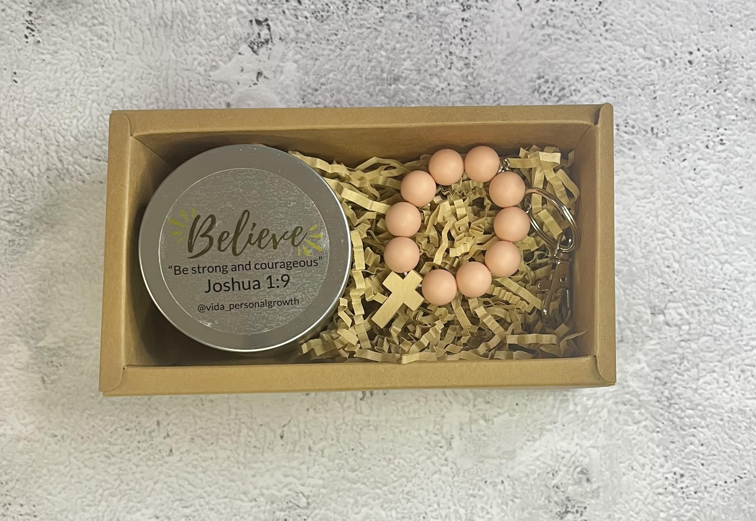 Regalos católicos, regalo de confirmación, regalo de bodas, vela de cera de soja, llavero de década, favores del rosario, caja de regalo católica